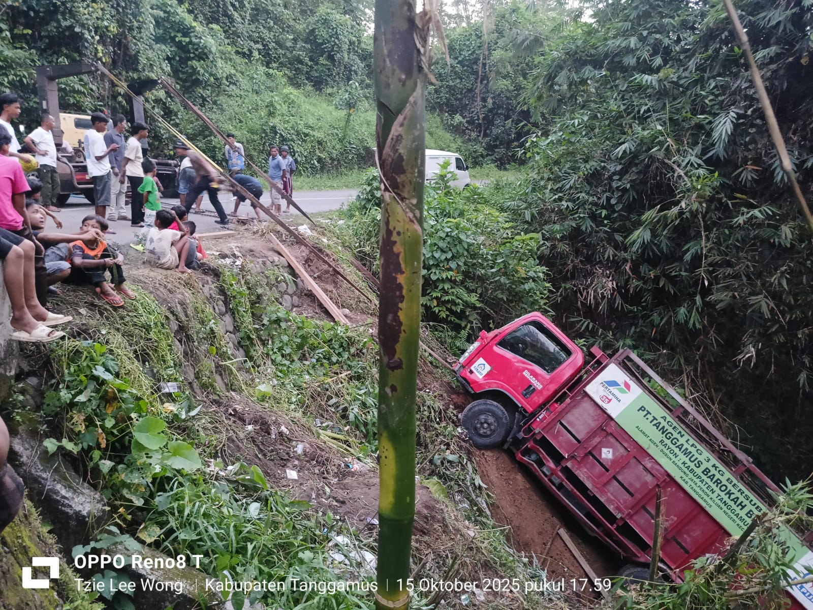 Evakuasi Truk Elpiji Di Jurang Bangan Badak Masih Berlangsung, Warga Dan Polisi Bersiaga