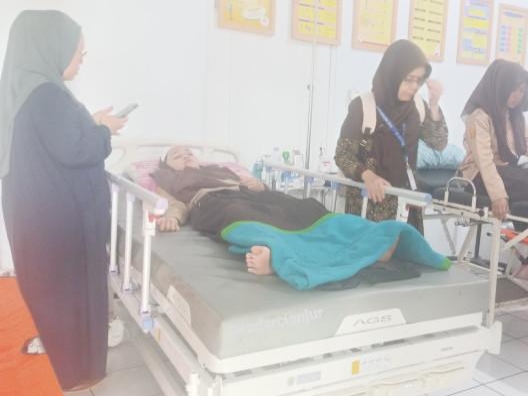 Breaking News: 16 Pelajar Diduga Keracunan Makanan MBG, Dilarikan ke Puskesmas Gekbrong.