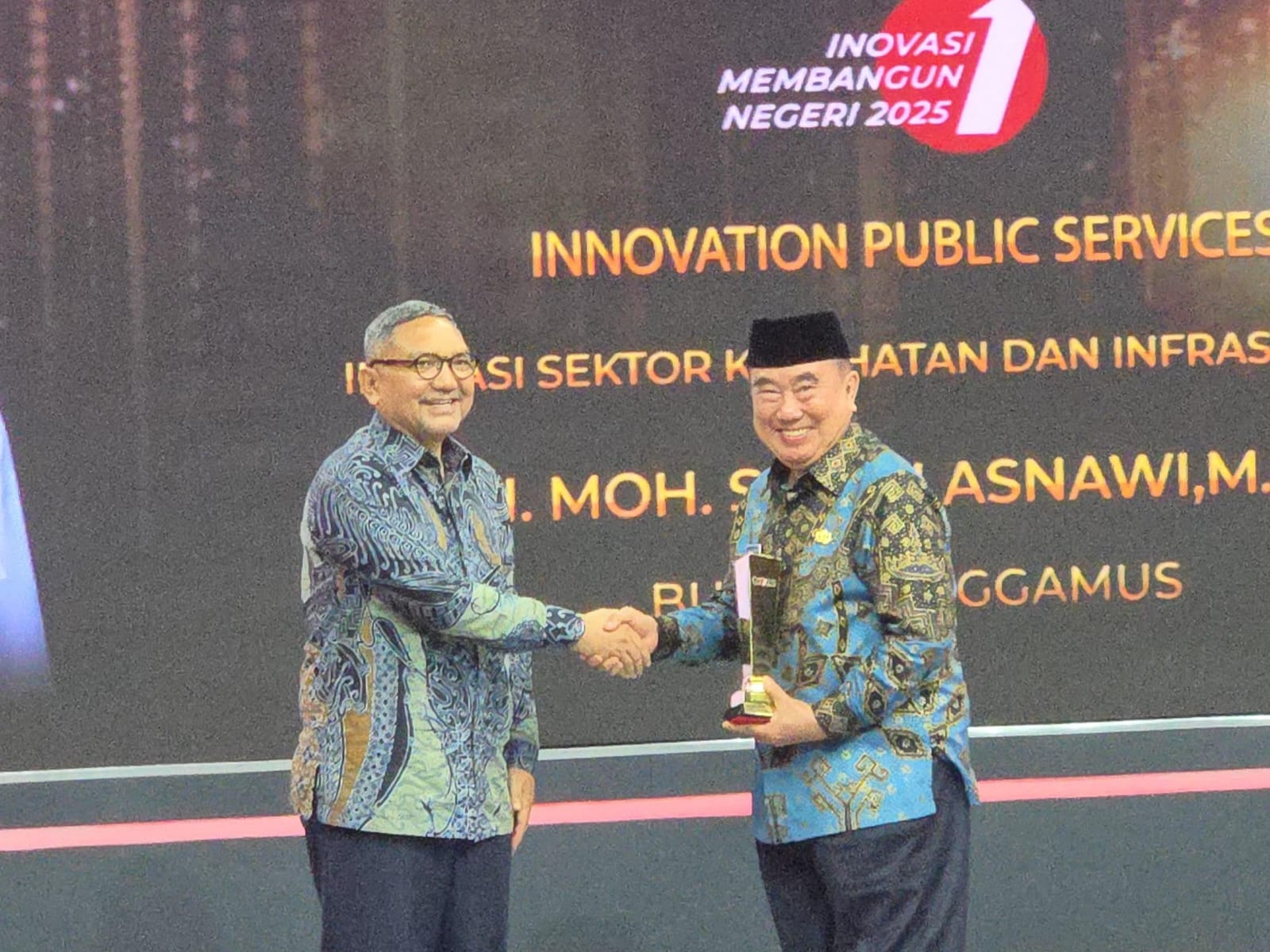 Bupati Tanggamus Saleh Asnawi Raih Penghargaan “Inovasi Membangun Negeri 2025”