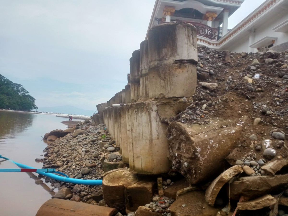 Tanggul Rp 2 Miliar Di Pekon Pekondoh Ambruk, Kecurangan Material Diduga Jadi Penyebab Utama