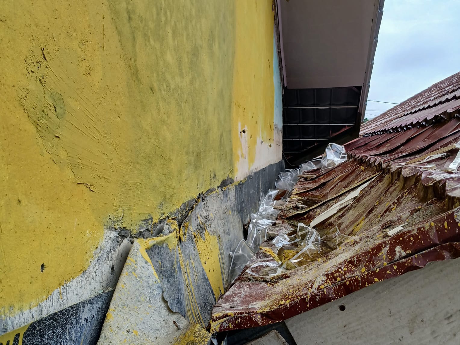 Diduga Tak Sesuai Spesifikasi Teknis, Proyek Rehabilitasi SDN 2 Banding Agung Di Talang Padang Disorot