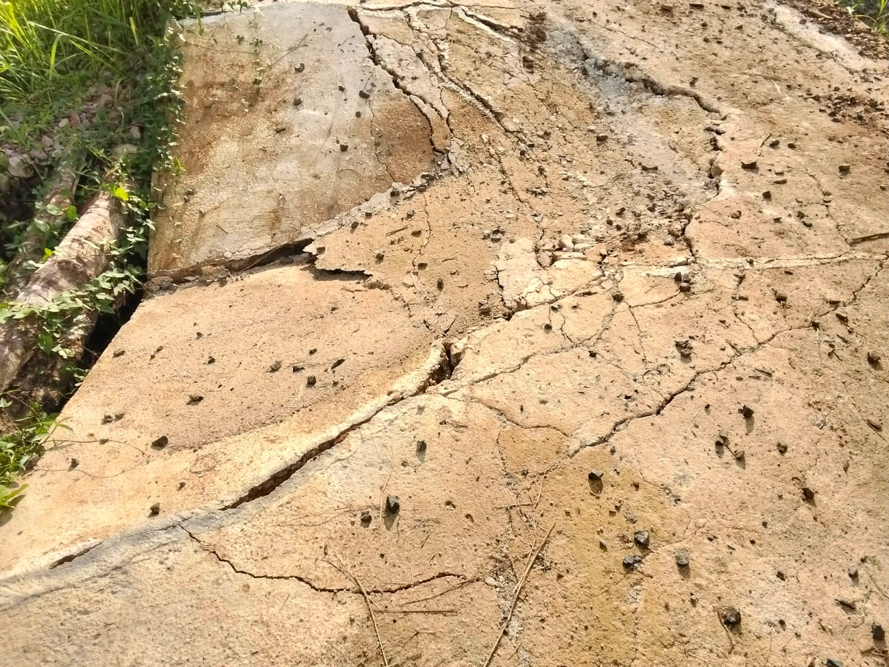 Gorong-gorong Dana Desa di Fajar Baru Retak, RAB Tak Cantumkan Tulangan Besi