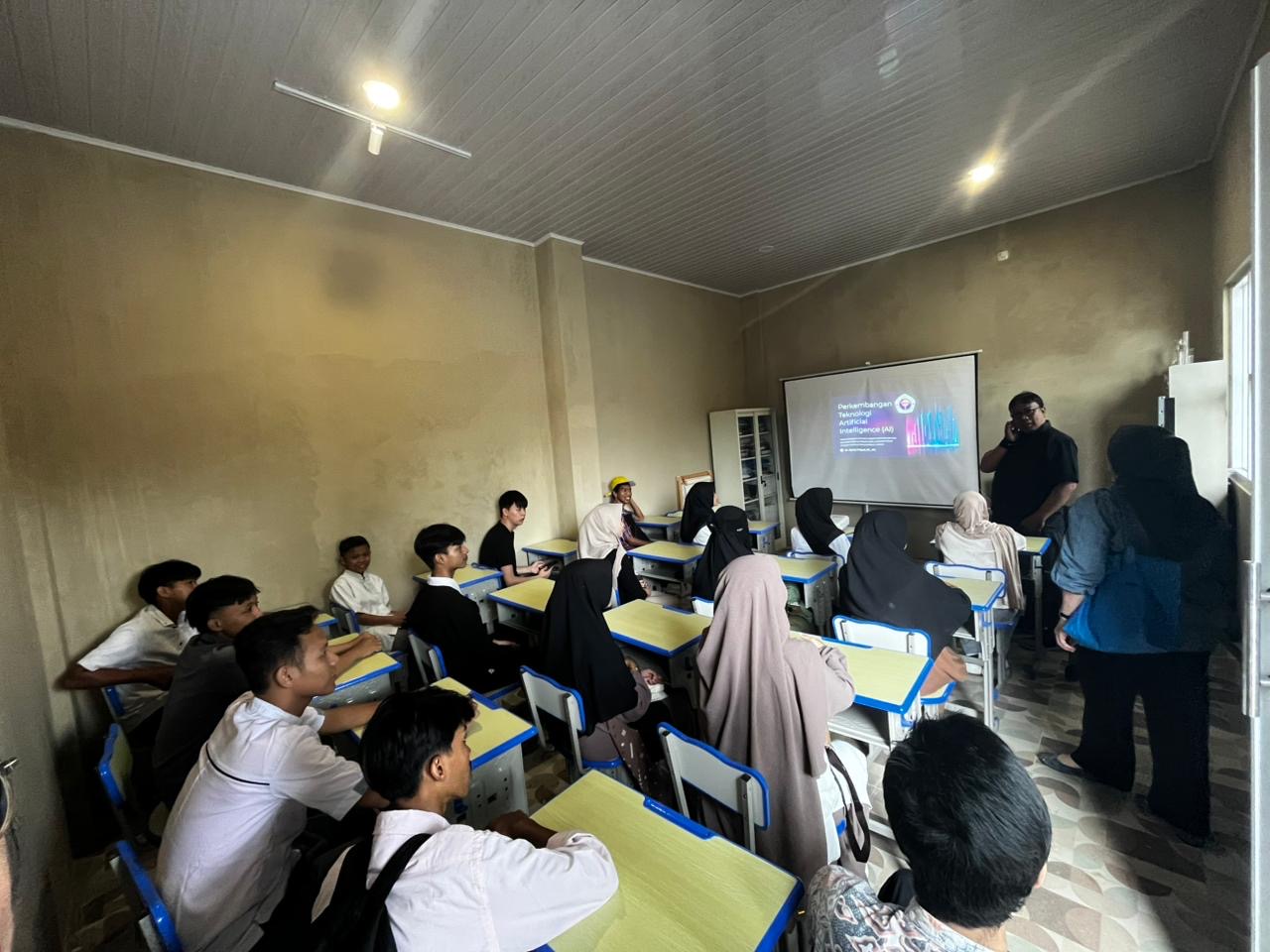 PKBM Tan Malaka Bersama Dosen Universitas Gunadarma Bekali Peserta Didiknya Pemahaman AI