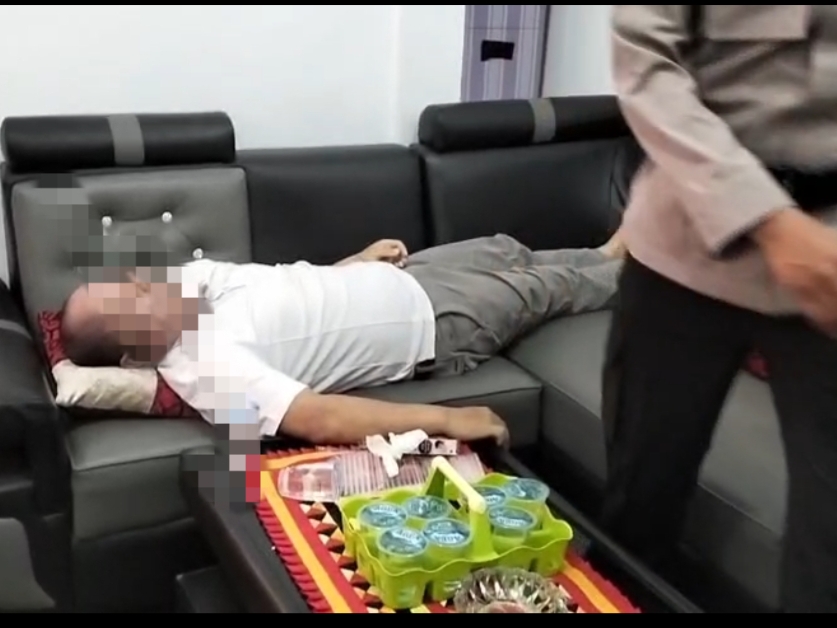 Ditemukan Terbaring Di Sofa Kantor, Kabid Perizinan Tanggamus Meninggal Dunia