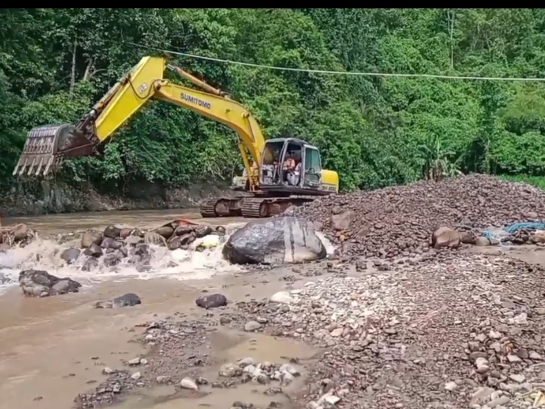 BPBD Tanggamus Normalisasi Bendungan Irigasi Di Limau, Petani Harapkan Pasokan Air Kembali Lancar