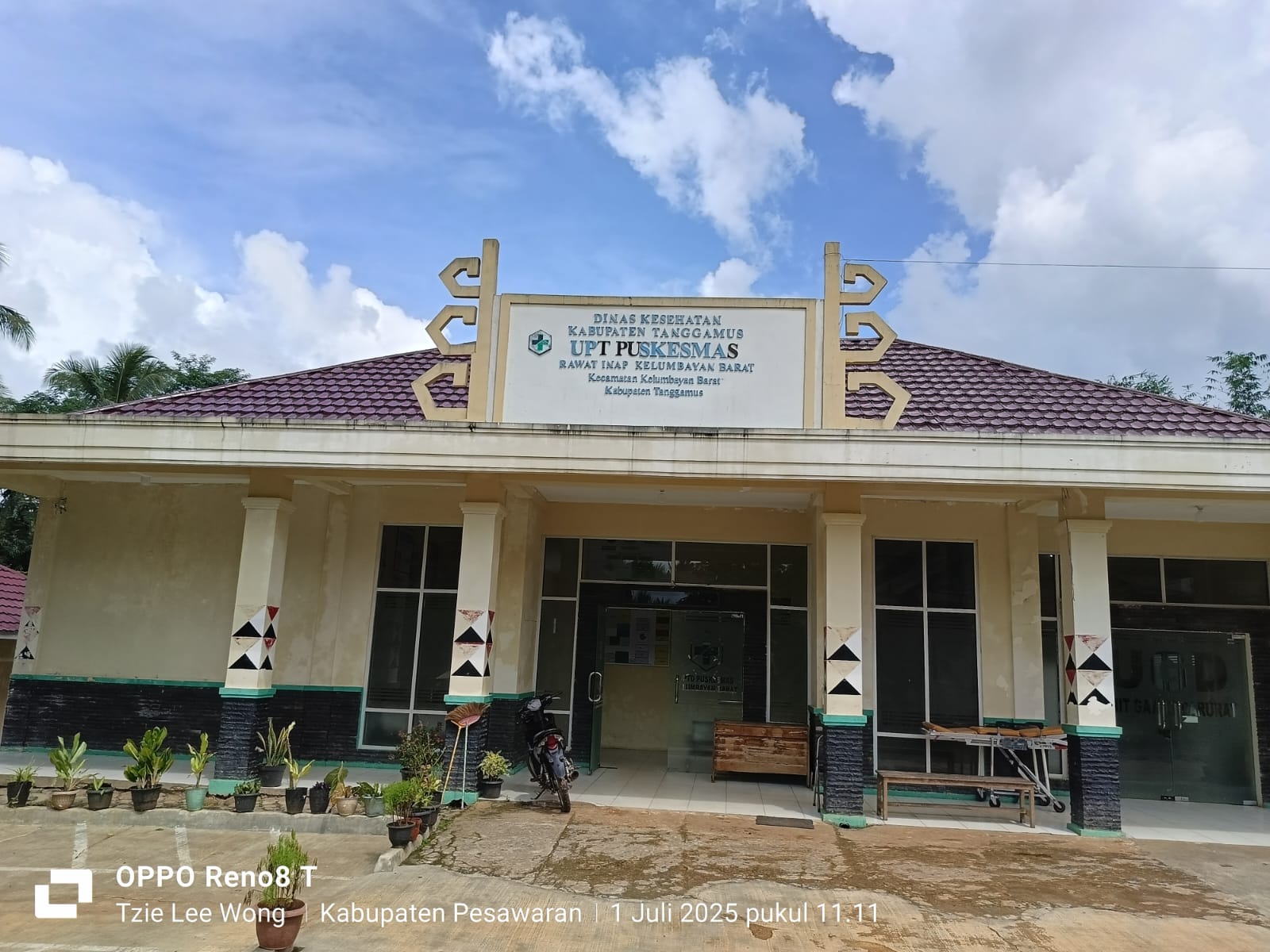 Puskesmas Kelumbayan Barat Nampak Terlihat Sepi Dari Pengunjung, Ternyata Ini Penyebabnya.