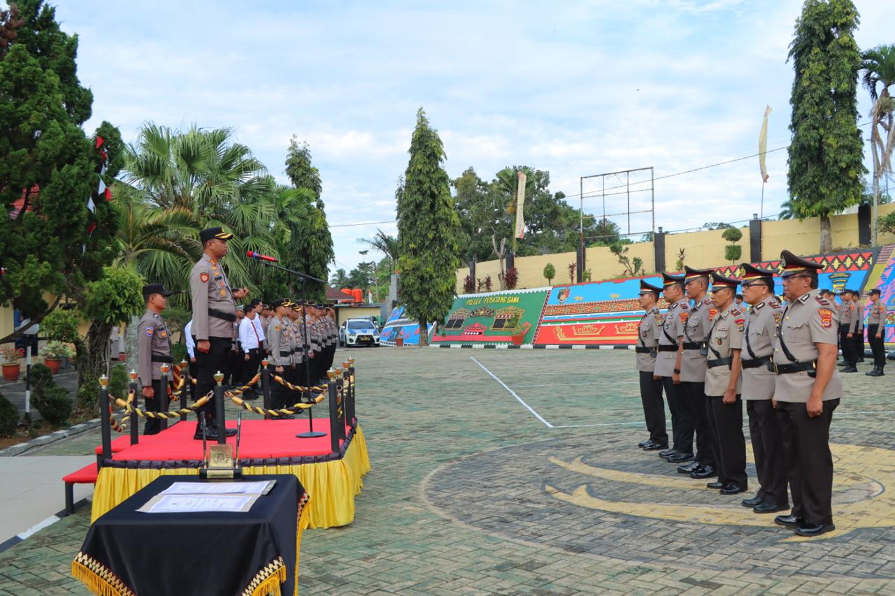 Kapolres Rahmad Sujatmiko Pimpin Sertijab, Empat Pejabat Utama Dimutasi