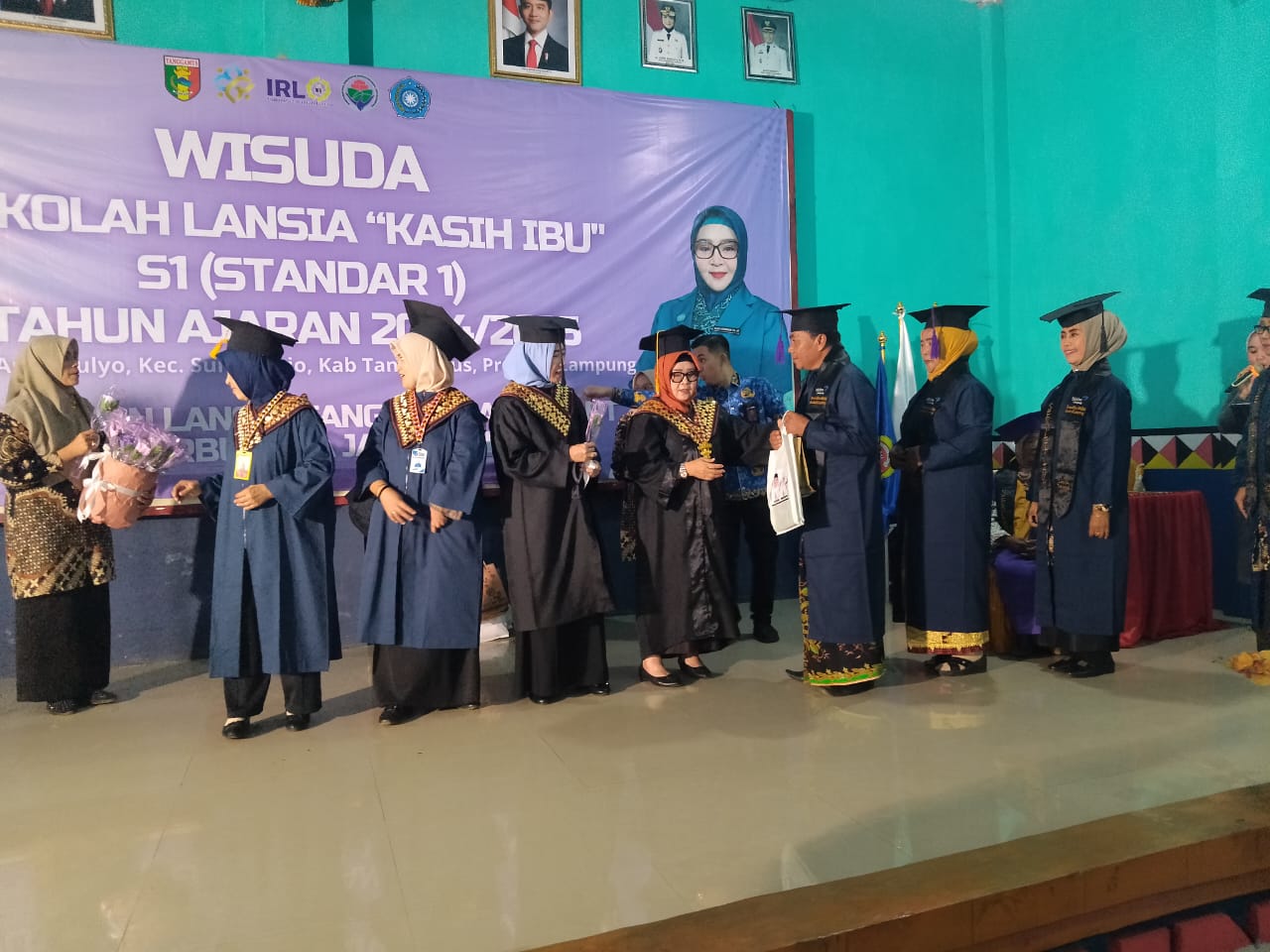 Semangat Belajar Di Usia Senja, Sekolah Lansia Kasih Ibu Gelar Wisuda Di Tanggamus