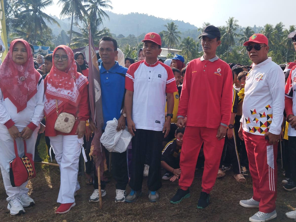 Meriah! 4.000 Warga Limau Ramaikan Jalan Sehat HUT Ke-80 RI