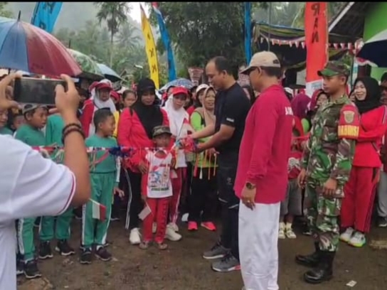 Ribuan Warga Banjaran Tumpah Ruah, Meriahkan Jalan Sehat HUT RI & HUT Pesawaran