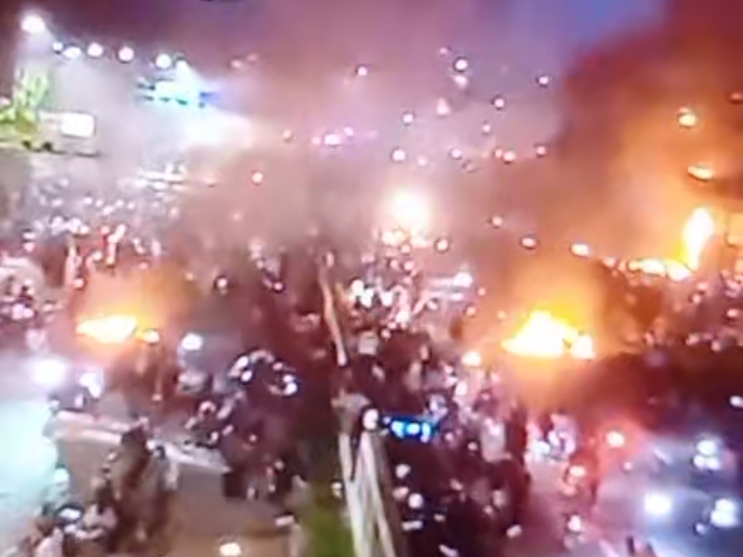 Situasi Kian Memanas! Massa Aksi Tak Terbendung, Senayan Dikepung Dari Segala Penjuru